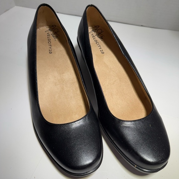 Life Stride Shoes - NWOT Life Stride Velocity 2.0 Black Women's Flats sz 11